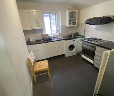 Room in a Shared House, Katherine Road, E6 - Photo 2