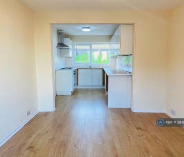 3 bedroom semi-detached house to rent - Photo 2