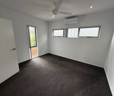 ~Modern Living in a Prime Location~ Available 30/04/2019 - Photo 4