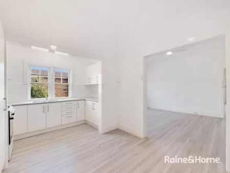 Apartment with 2 bedrooms & 1 bathroom - Photo 4