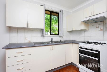 Neat 4 Bedroom Home with Comfort & Convenience - Photo 2