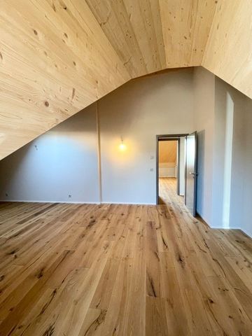 Bel appartement en duplex idéalement situé - Photo 3