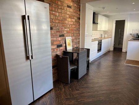 Scorer St // Bed & Bath // Available Now!, LN5 - Photo 5