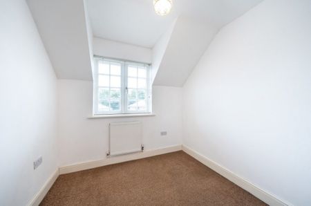 3 Bedroom House - Riverdale, Wrecclesham - Photo 2