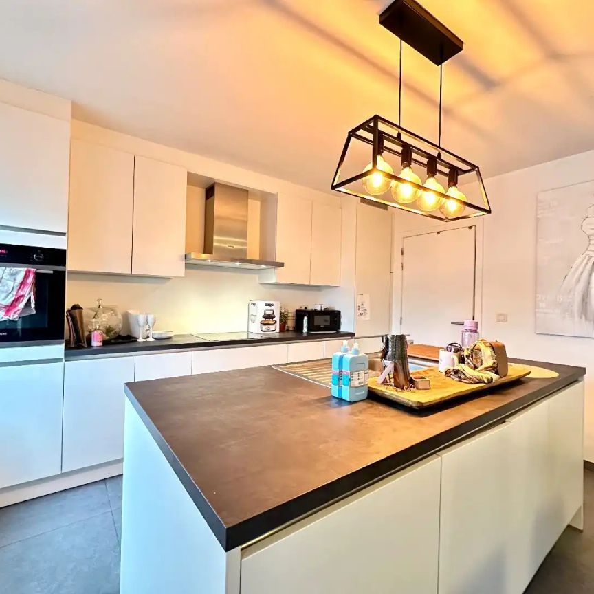 Ruim en energiezuinig appartement met terras in het centrum van Tongeren met 2 slaapkamers - Photo 1