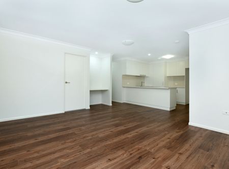 Large Modern Unit + Double Garage - Photo 2