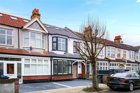 A gorgeous four bedroom family home, which has just been refurbished throughout. - Photo 4