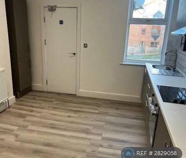 1 bedroom in a flat share to rent - Photo 1