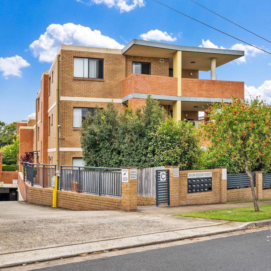 2 bedroom timber floor unit available - Perfect for family living - Photo 2