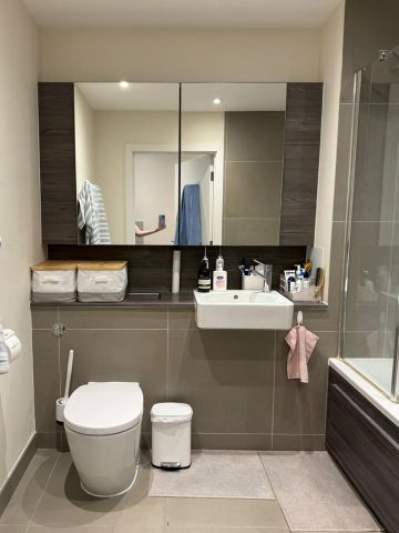 1 Bed Flat, King St, W6 - Photo 5
