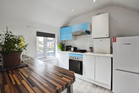 2 bedroom maisonette to rent - Photo 4