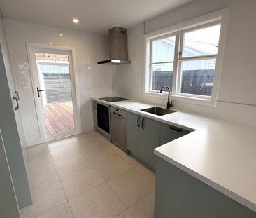 Charming three bedroom home in a quiet cul-de-sac - Photo 6