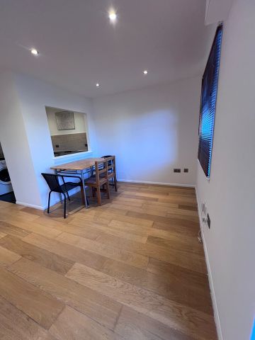 1 Bed Flat, Burnham Close, SE1 - Photo 2