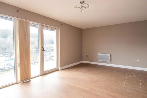 2 Bedroom Apartment - Purpose Built - Photo 1