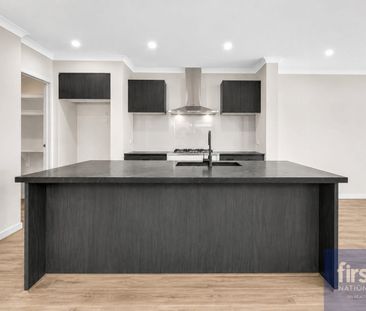 🏡 SPACIOUS DOUBLE-STOREY 4 BEDROOM FAMILY HOME FOR RENT IN TRUGANINA - Photo 4