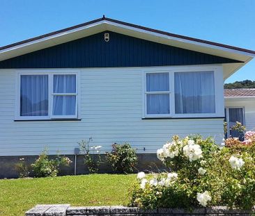 Charming 3 Bedroom Home in Wainuiomata - Photo 2