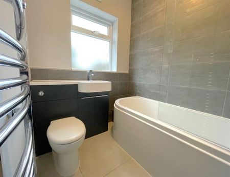 3 Bedroom Terraced To Let - Photo 4