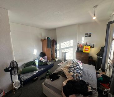 4 Bed Terraced House, Eastern Avenue, IG4 - Photo 6