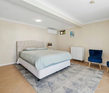 Fully Furnished Studio with Utilities Included - Photo 2