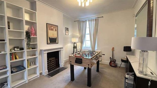 Adelaide Square, Windsor, SL4 - Photo 1