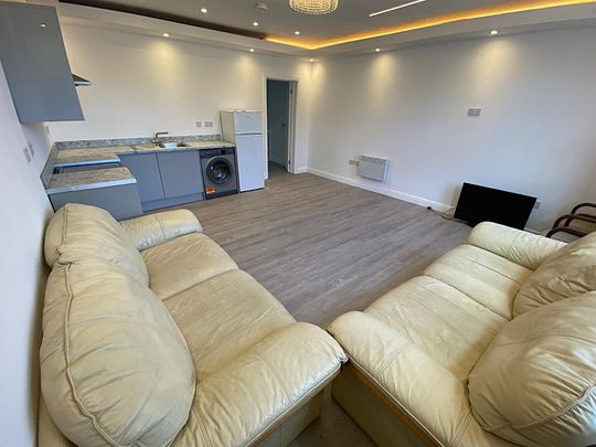 £1,300 PCM, Newly Refurbished Two Bedroom Maisonette in Clare Road, Grangetown, Cardiff, CF11 6RW - Photo 1