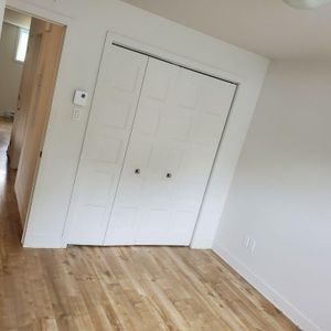 GRAND 3 ½ À LOUER DANS UN IMMEUBLE RECENT – DISPONIBLE 1ER DECEMBRE. - Photo 2