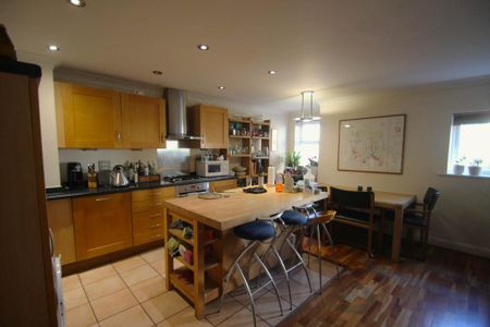 3 bedroom flat to rent - Photo 4