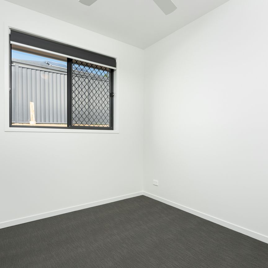 Modern Two Bedroom Duplex - Photo 1