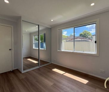 Near New&comma; 2 Bedroom Granny Flat&excl; - Photo 4