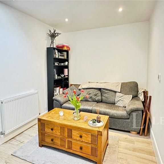 1 bedroom in a house share to rent - Photo 1