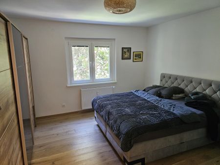 Modern möblierte Wohnung in Hoflage mit Grünblick, 2.OG ohne Lift, Zimmer getrennt begehbar - Photo 3