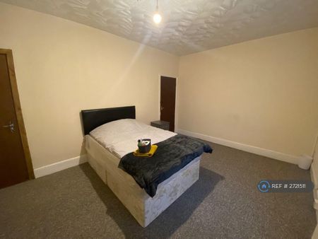 1 bedroom in a house share to rent - Photo 3