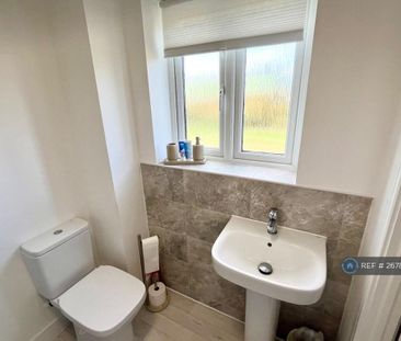 3 bedroom semi-detached house to rent - Photo 6