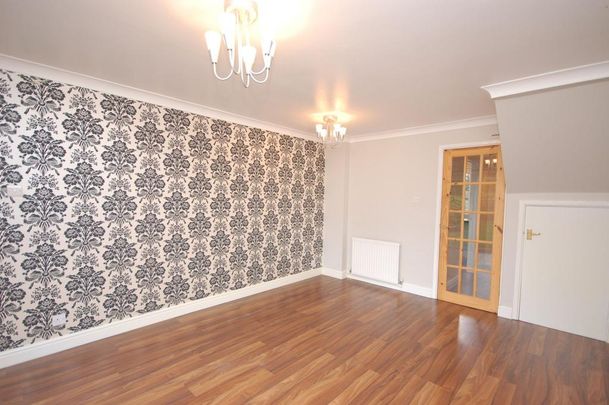 2 bedroom end of terrace house to rent - Photo 1