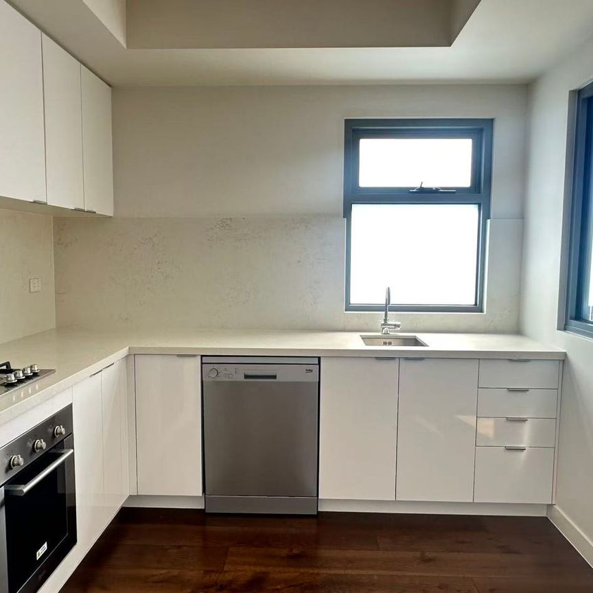 Modern 2-Bedroom Apartment in the Heart of Mentone - Photo 1