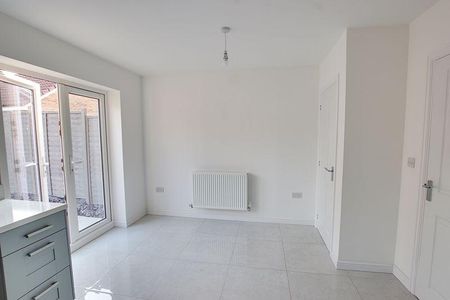 3 bedroom terraced house to rent - Photo 3