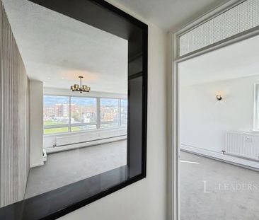 3 bedroom flat to rent - Photo 1