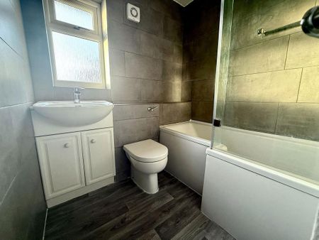2 bedroom semi-detached house to rent - Photo 5