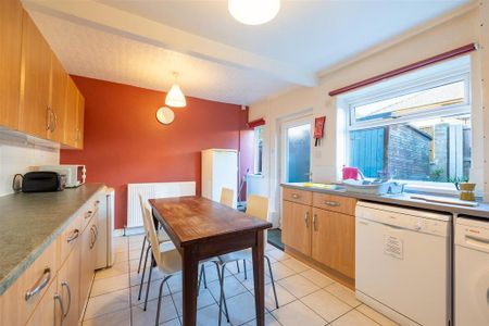 4 bedroom private hall to rent - Photo 5