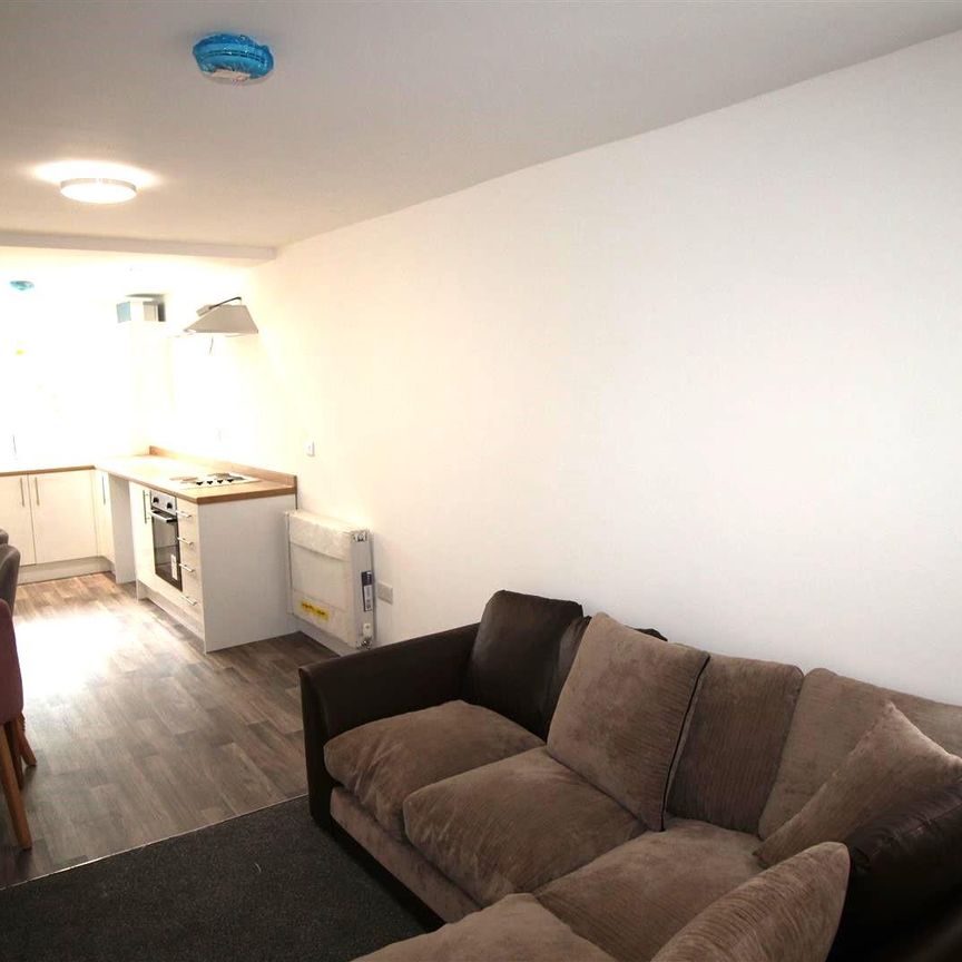 House - Terraced For Rent Heidelberg Road, Southsea - Photo 1