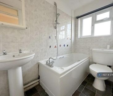 2 bedroom maisonette to rent - Photo 4