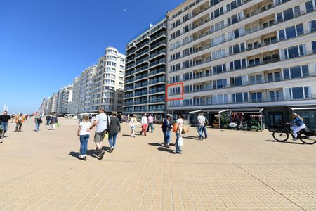 Gerenoveerd appartement met 2 slpk en frontaal zeezicht - Photo 2