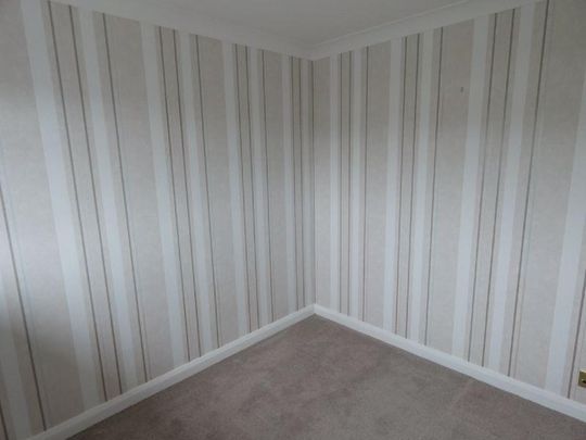 3 bedroom end of terrace house to rent - Photo 1