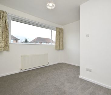 22, Broom Gardens, Leeds, West Yorkshire, LS10 3JW - Photo 5