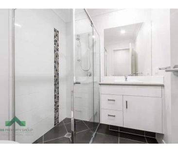 “Modern 3-Bedroom Town Home in Convenient Location” - Photo 1