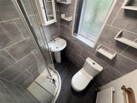 2 bedroom end of terrace house to rent - Photo 5