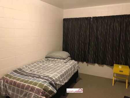 Charming 2 Bedroom Unit in Prime Hamilton East Location - Photo 3