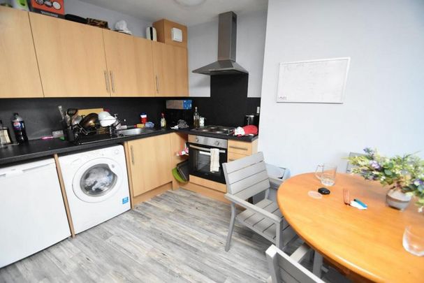 3 bedroom flat to rent - Photo 1
