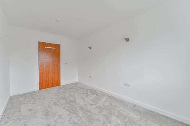 Hopton Road, Woolwich, SE18 - Photo 1