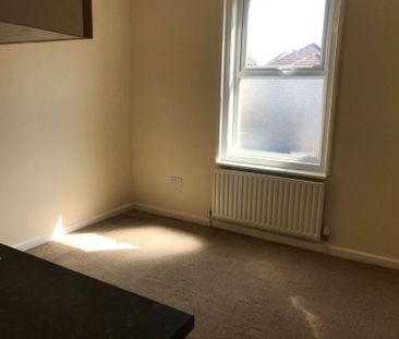 1 bedroom apartment to rent Charminster Road, Bournemouth, Dorset, BH8 - Photo 3